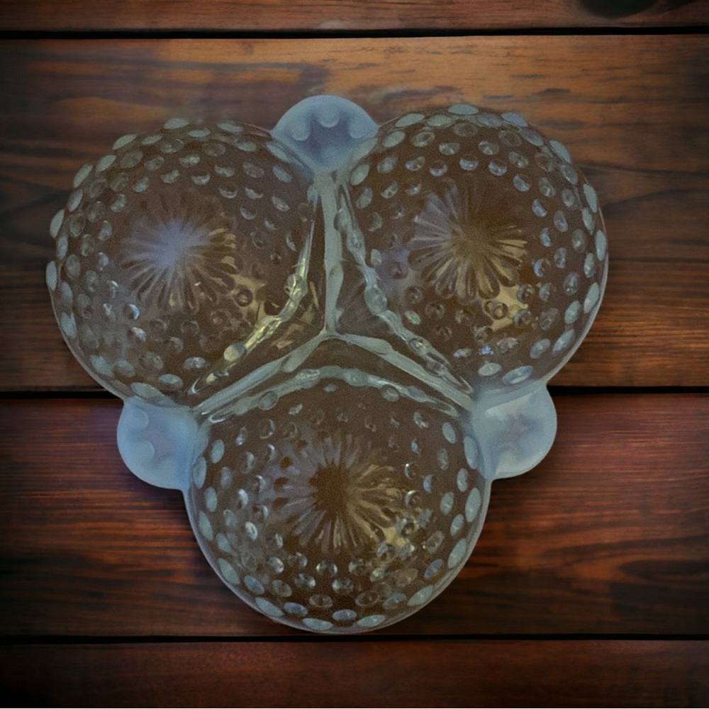 🔴Vintage Anchor Hocking Moonstone Hobnail 6 1/2" Candy Dish Opalescent - Picture 8 of 16